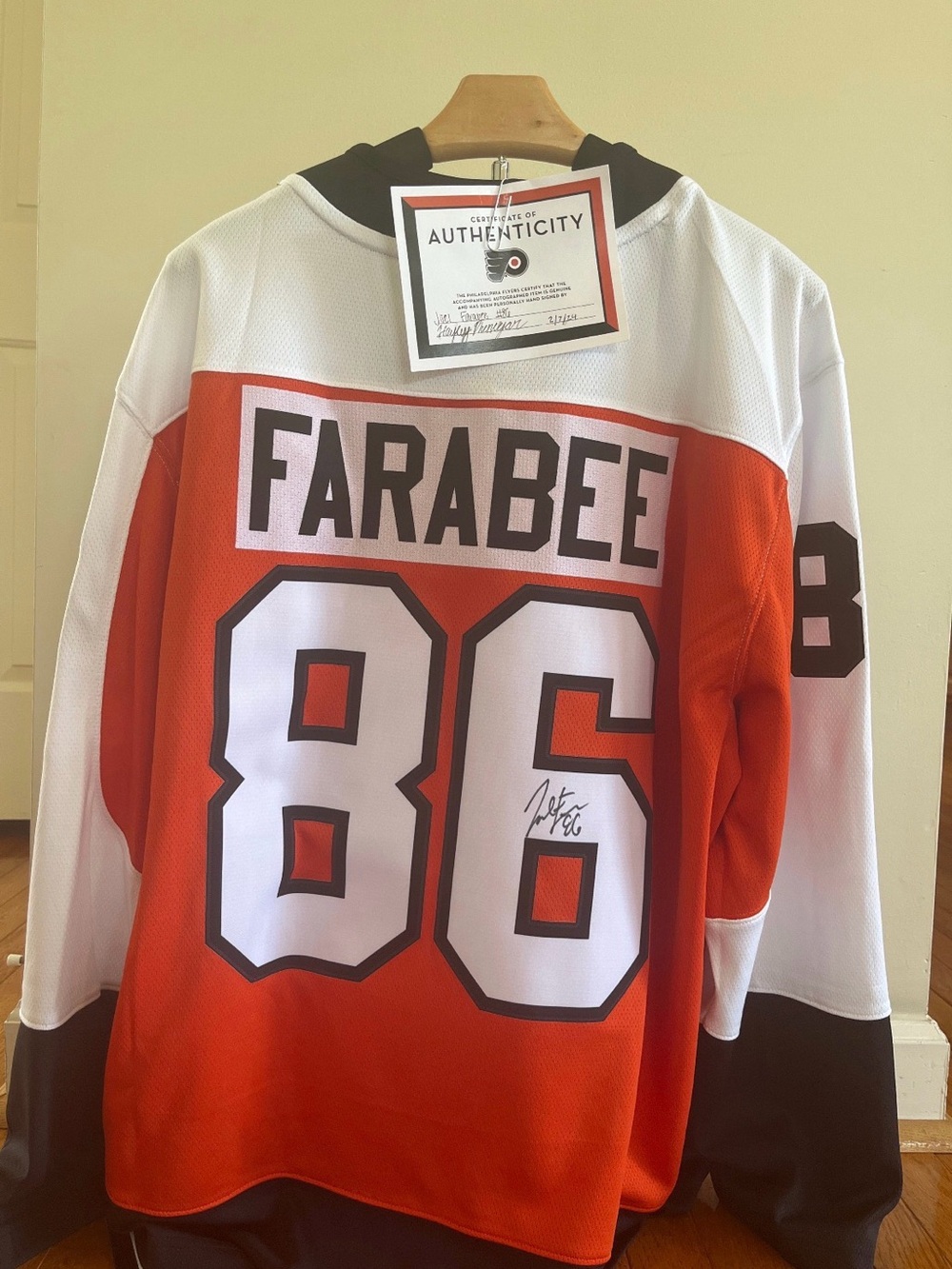 NEW Signed Men's Fanatics Orange and White Hockey Jersey Shirt - FARABEE 86